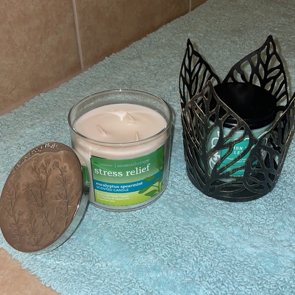 Fall leaves candle holder and two refreshing stress relief candles - Picture 6 of 7